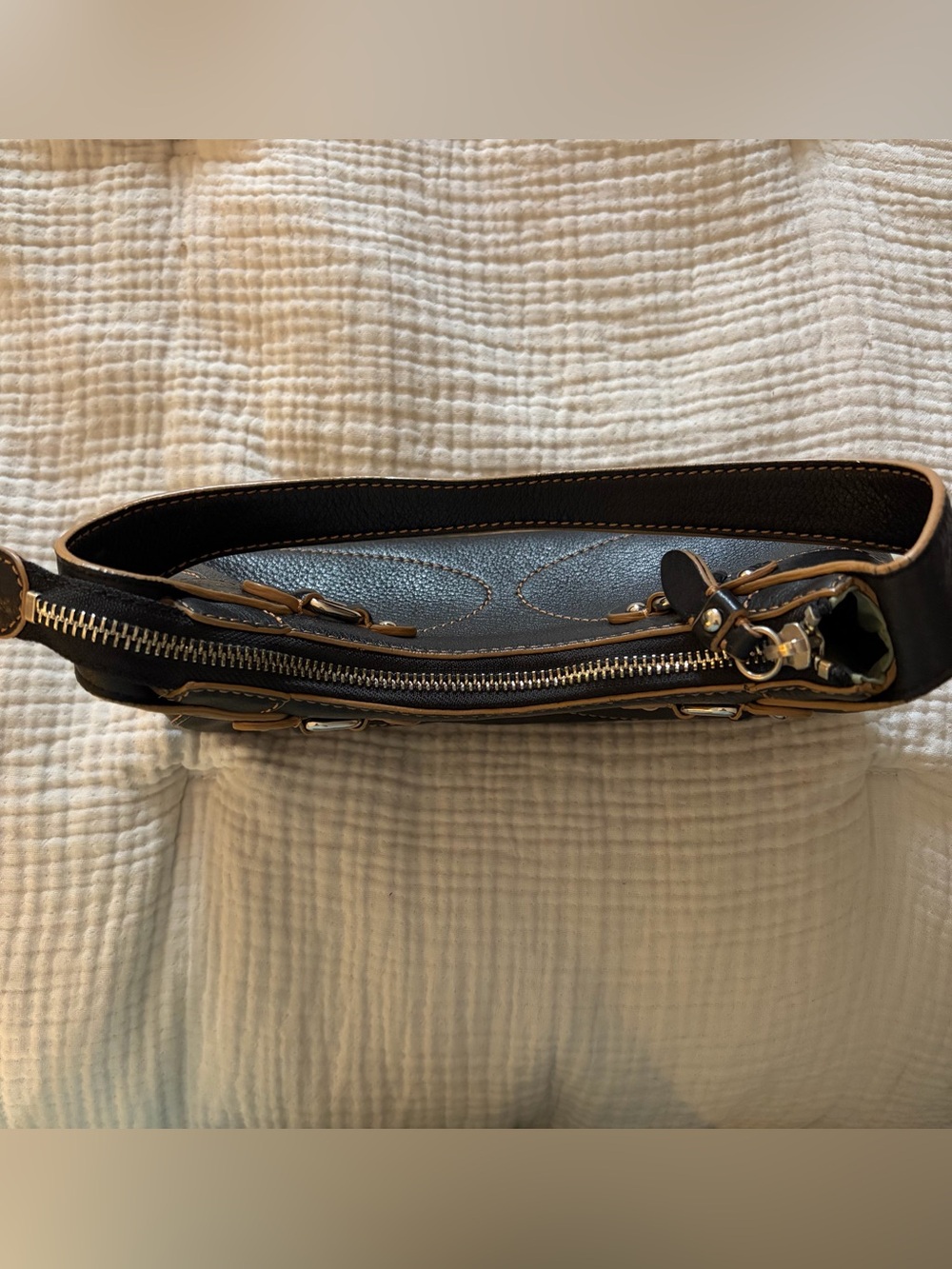 Vintage/Y2K Cole Haan Classic Black Leather Shoulder Bag with Contrast Stitching - Picture 3 of 9